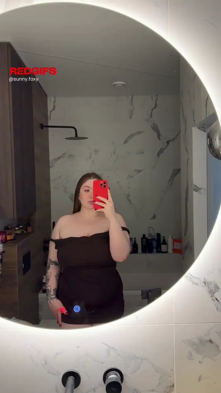 My curves look so hot in the mirror