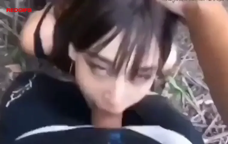 Slutty Amateur Deepthroats Fat Cock Outdoors