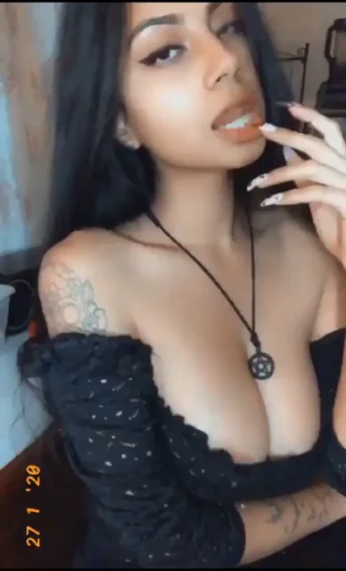 🔥 Mystery Indian Babe Teasing Her Massive Tits! Who Is She? 😍