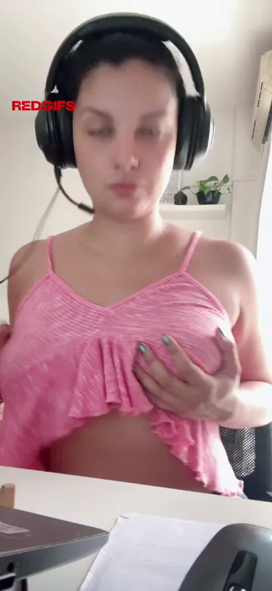 Sexy spanish gamer girl :)