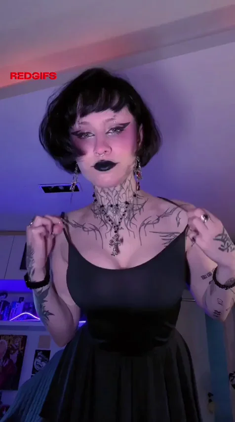 Reddit Goth Mommy's Juicy Nudes Tease 😈💦
