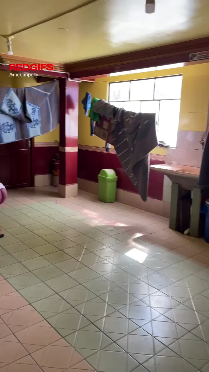 🍑🔥 Asian Babe's Juicy Yoga Pants Booty Tease in Public Loo!