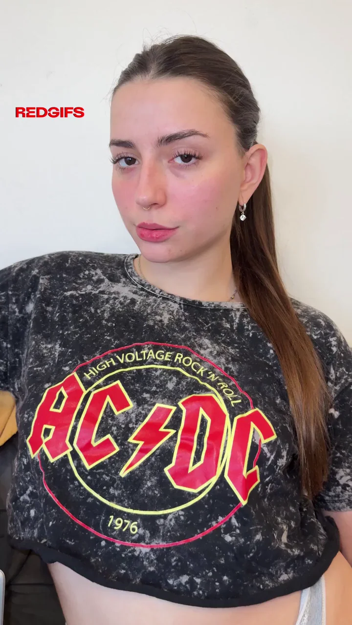 College Slut's Teasing Titty Drop Invite 🔥🍒