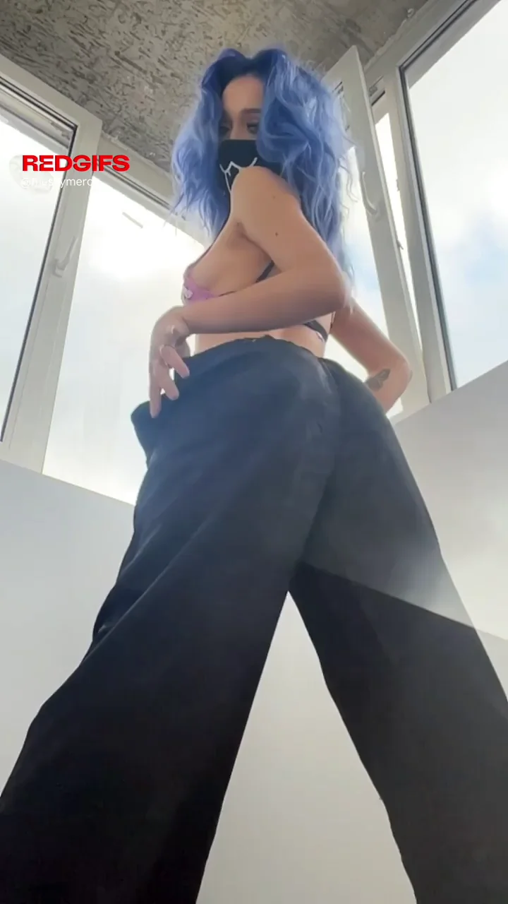 My lil butt doesn't like panties