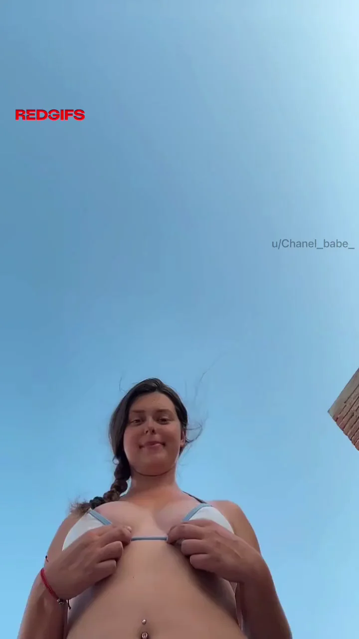 Hairy Brunette Babe's Juicy Bush Tease 🔥🍑