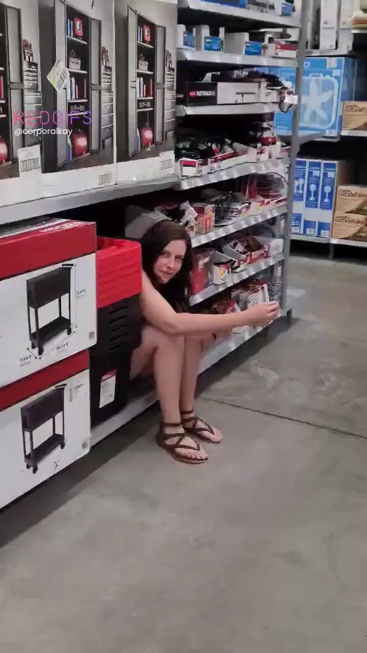 Public Pussy Flash in Store Makes This Slutty MILF Giggle 😏💦