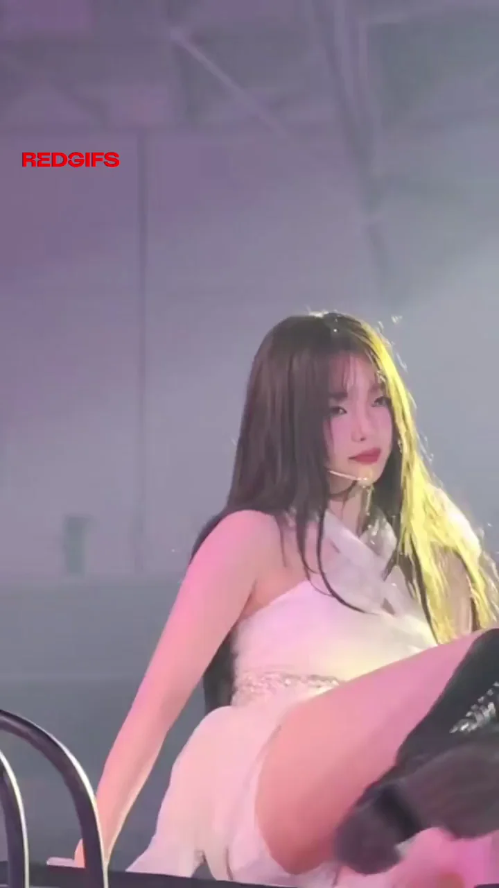Karina's Slutty Stage Tease: aespa Kpop Ass Worship