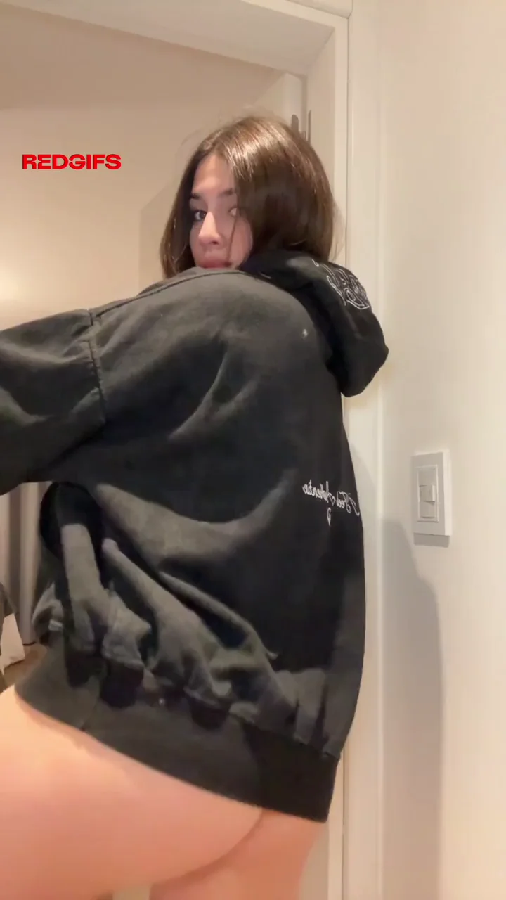 Latina Babe Ditches Hoodie & Flashes Her Juicy Tits & Shaved Pussy 😈🍑