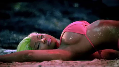 It looks like Nicki Minaj is getting fucked in this clip