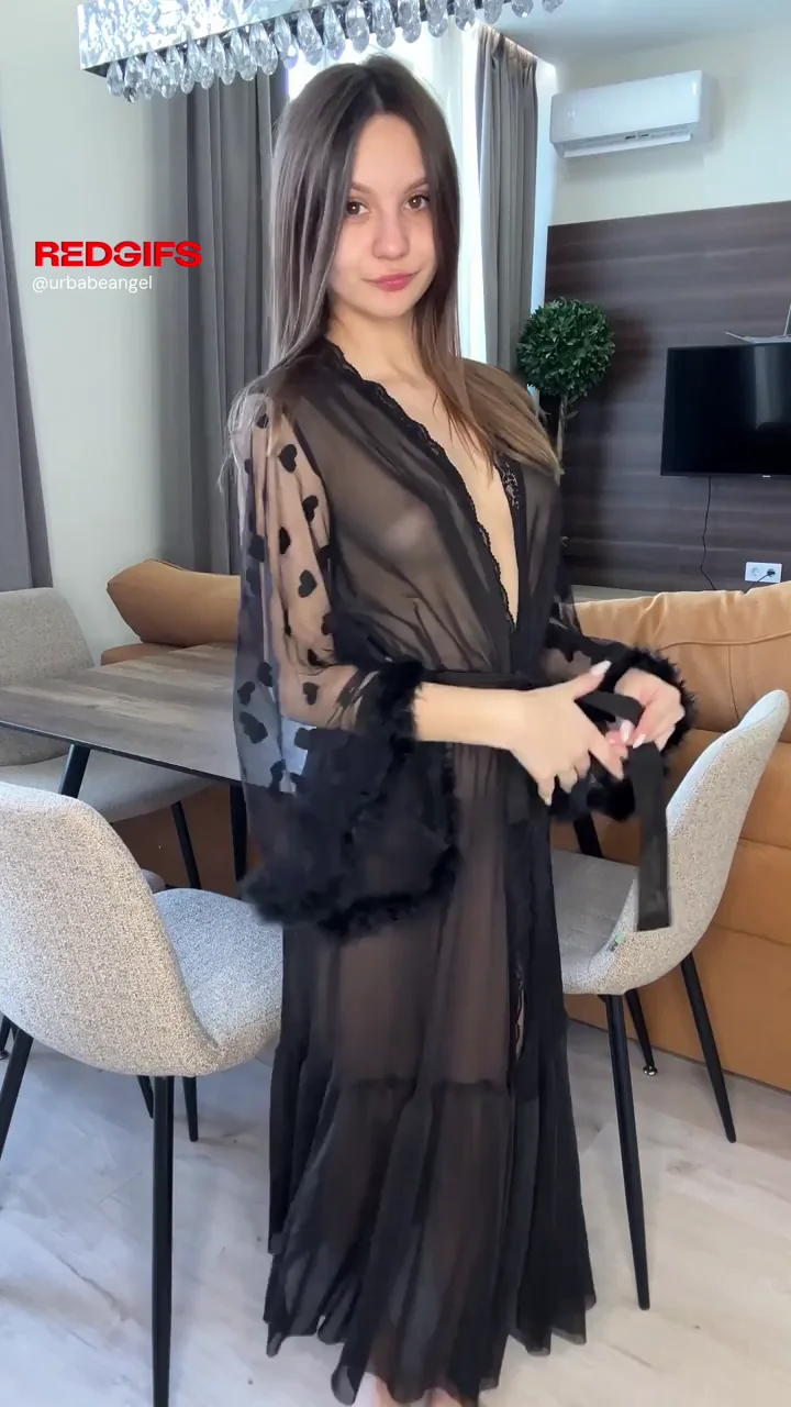 Petite Slut Unveils Her Tight Nude Body 🔥👙