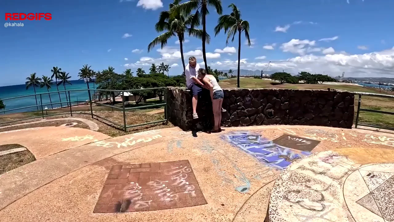 Honolulu Park Pound 💦🌴 Public MILF Doggy & Suck Fest