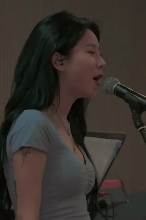 Yerin Baek Kpop Mic Tease 😩🎤💦