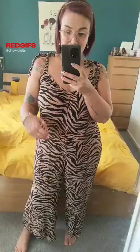 43yo UK MILF Drops Her Massive Zebralicious Tits 🍈🍈🔥