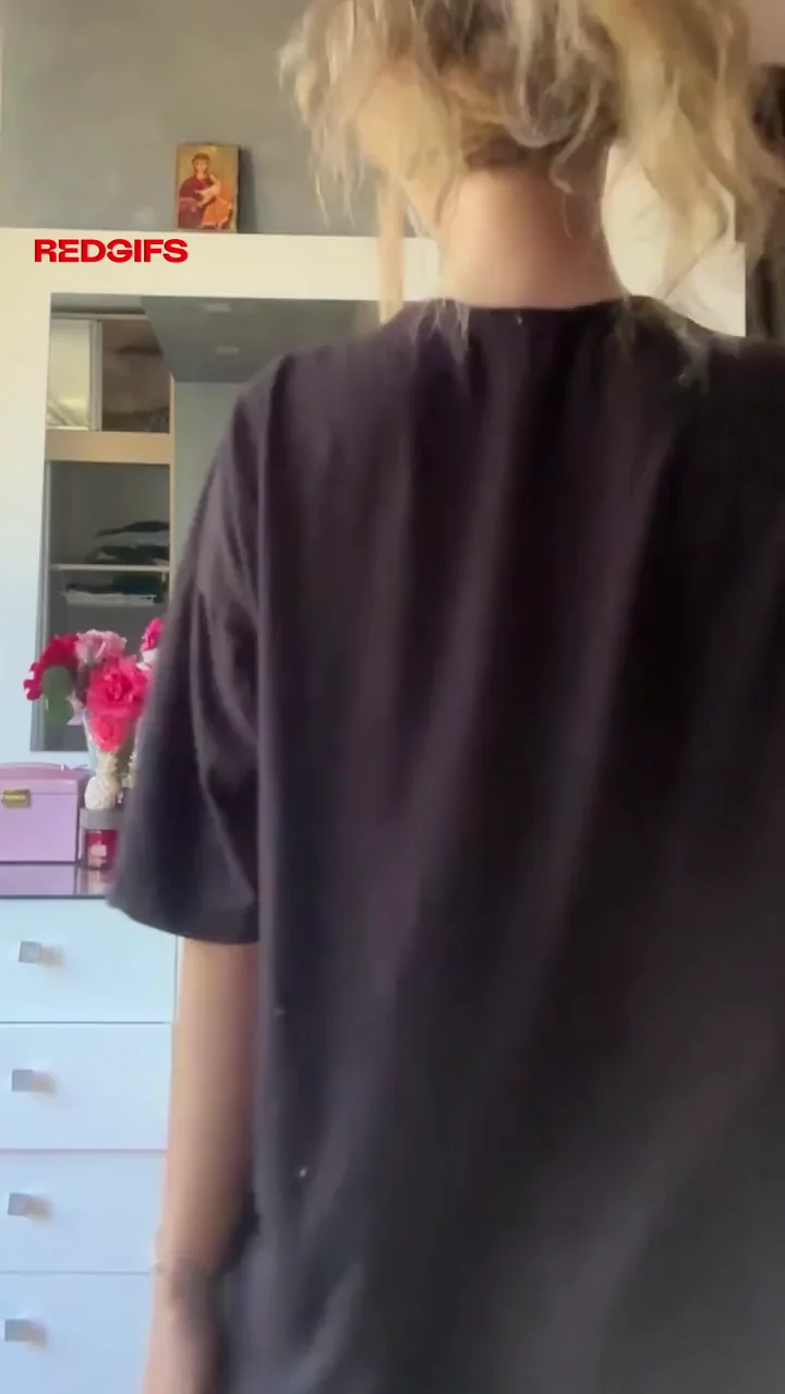 stripgirls Just woke up and still lookin’ like this