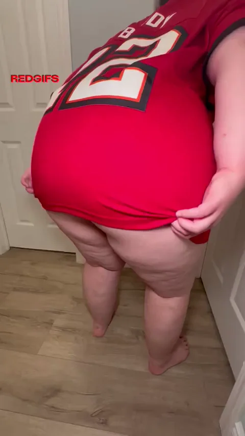 Football fans, do you like your ladies thick