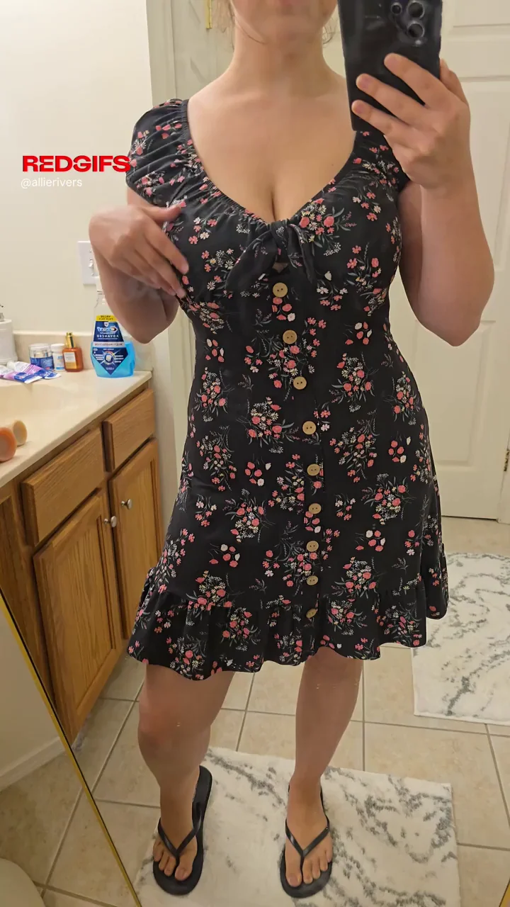 Thick MILF Teases Her Massive Saggy Titties 😍🍈🍈