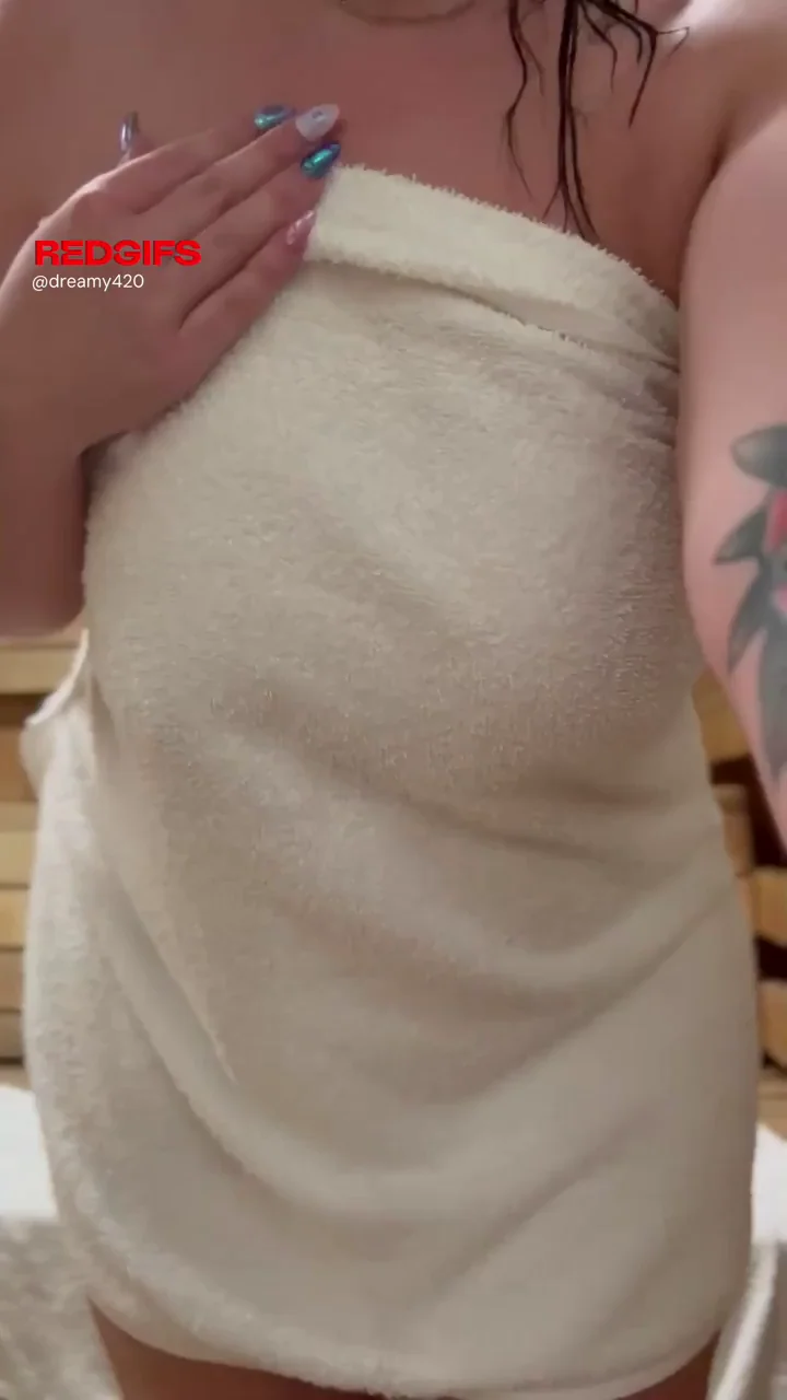 Just wanted to turn the heat up in the sauna… I think this is how you do it 🧖‍♀️❤️‍🔥