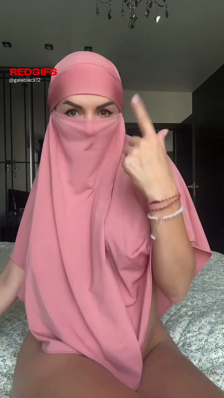 Hijabi MILF's Favorite TikTok Tease 💞🔥