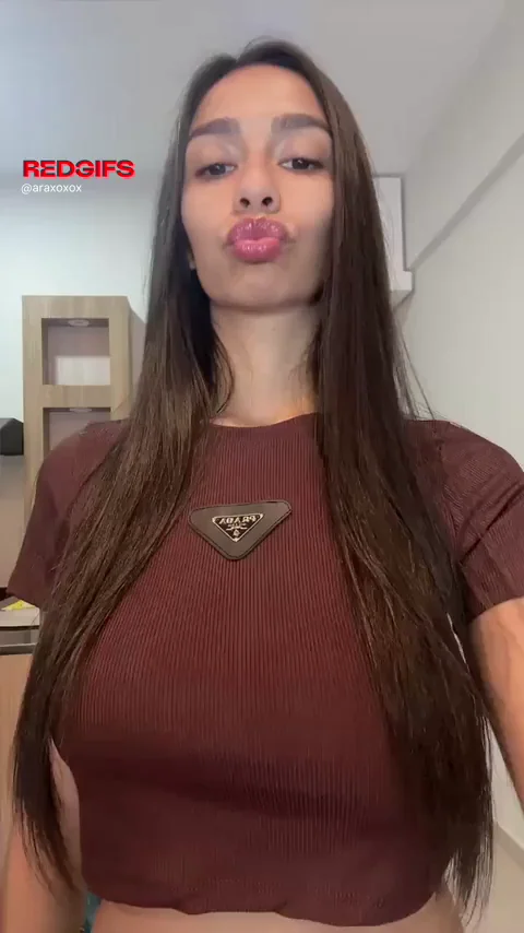 Natural Big Tits Tease & Drop Reveal 😍💦