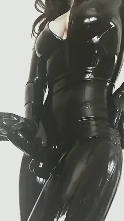 🩸 Shiny Nurse Slut Ready for Your Thick Injection 💉🍆