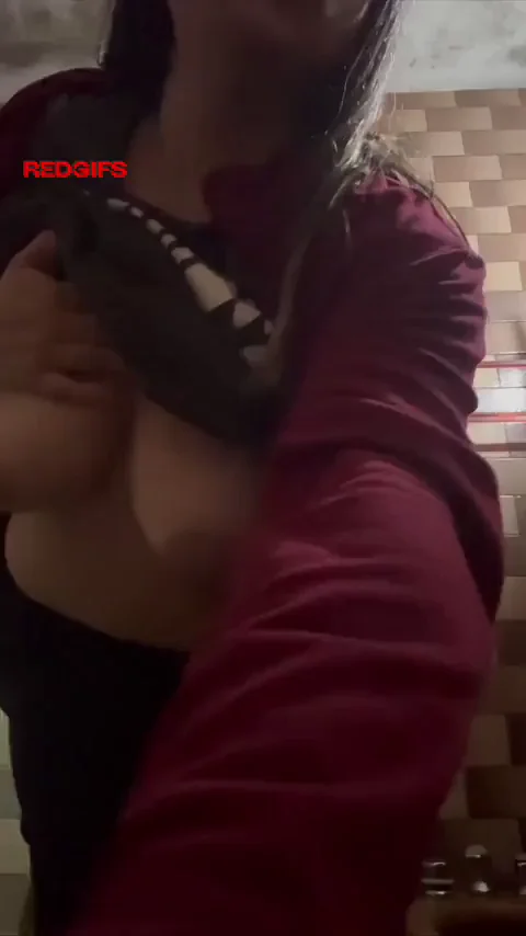 I'm so horny and naughty that I fuck any man right now.
