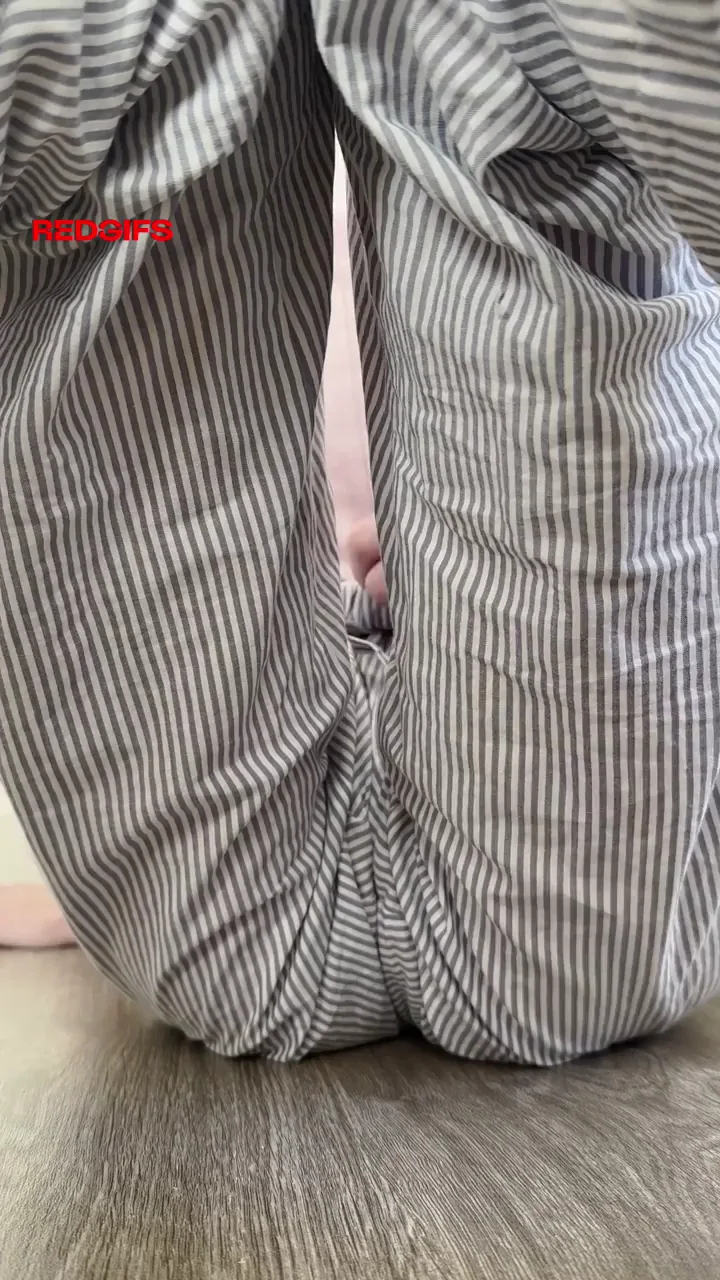 hope you like my 18 yo camel toe... no panties...🙈