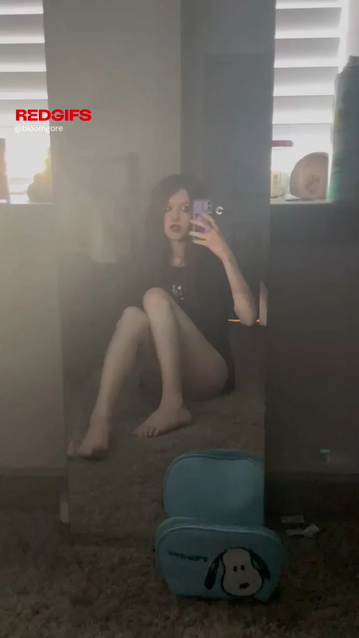 Home from Work? Trap Babe's Legs Spread Wide, Cock Out 😈🍆💦