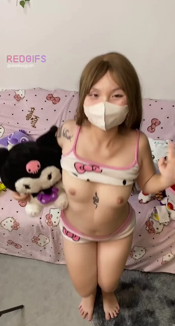 Cute Masked Babe Shows Off Her Perfect Tits & Thick Thighs 😈🍑