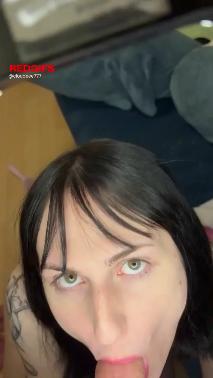 🏳️‍⚧️girl sucking boyfriend dick😋