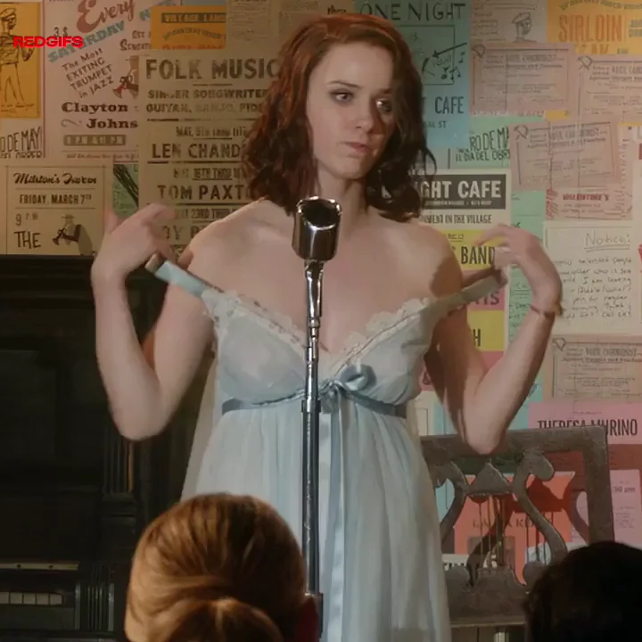 Rachel Brosnahan - The Marvelous Mrs. Maisel S01E01