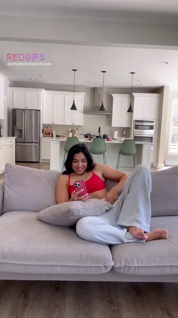 Latina Babe's Massive Ass Begs for That Dick