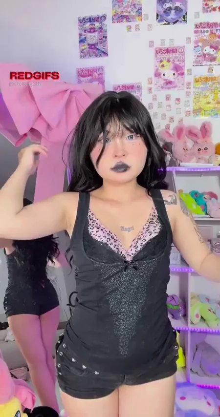 Mascara-Streaked Punk Slut Teases for Your Load 😈💦