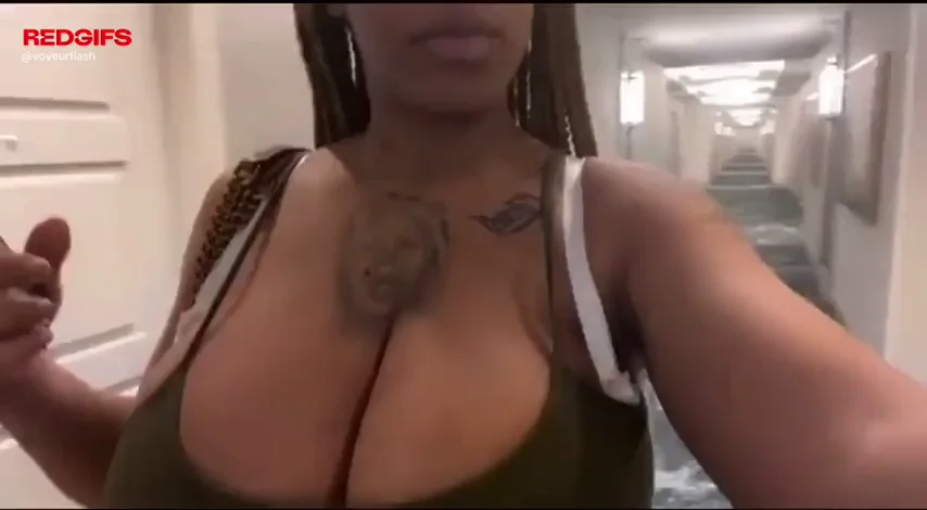watch her huge naturals