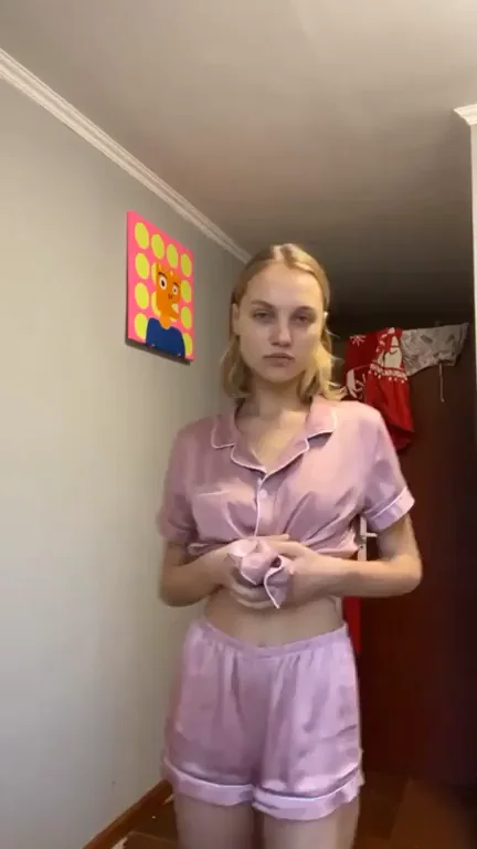which outfit do you prefer more?