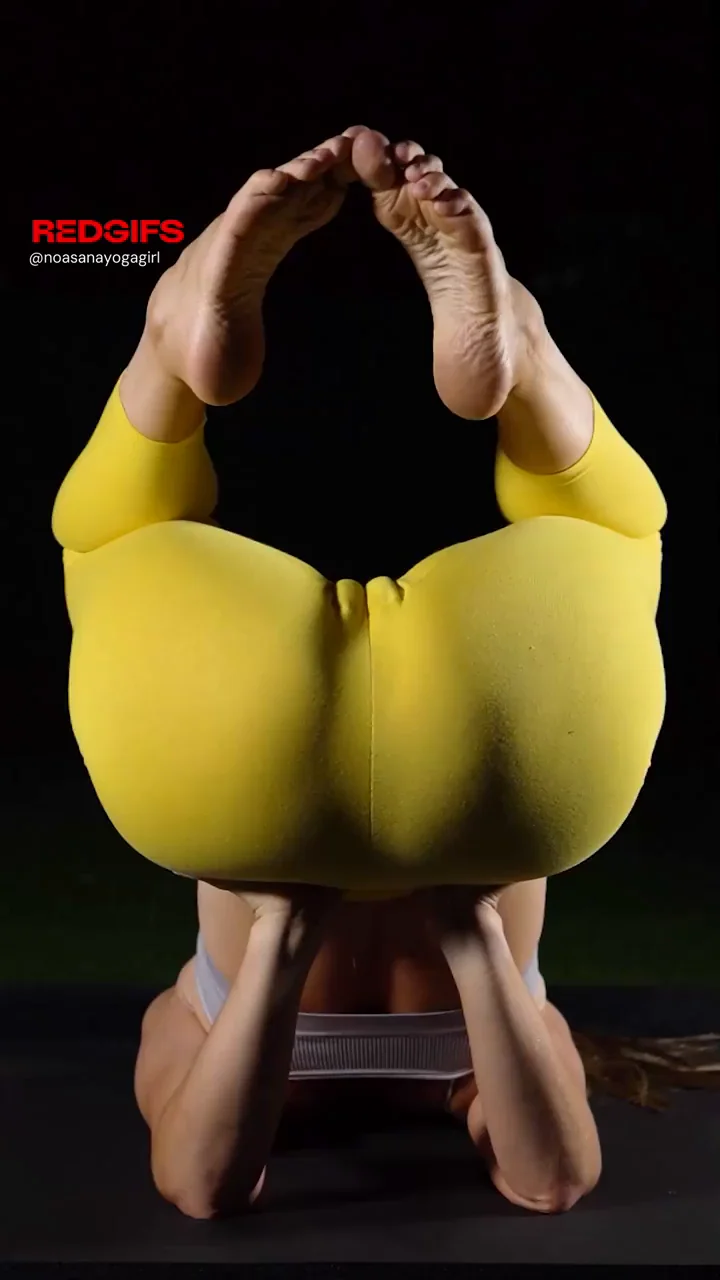 PAWG Babe's Yoga Pants Cameltoe Tease