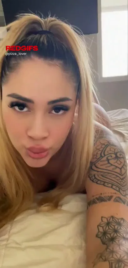 Spreading My Juicy Ass Before Facesitting Feast 🍑😈