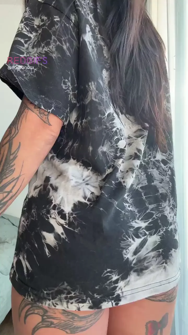 Surprise Phat Ass Reveal 🍑🔥