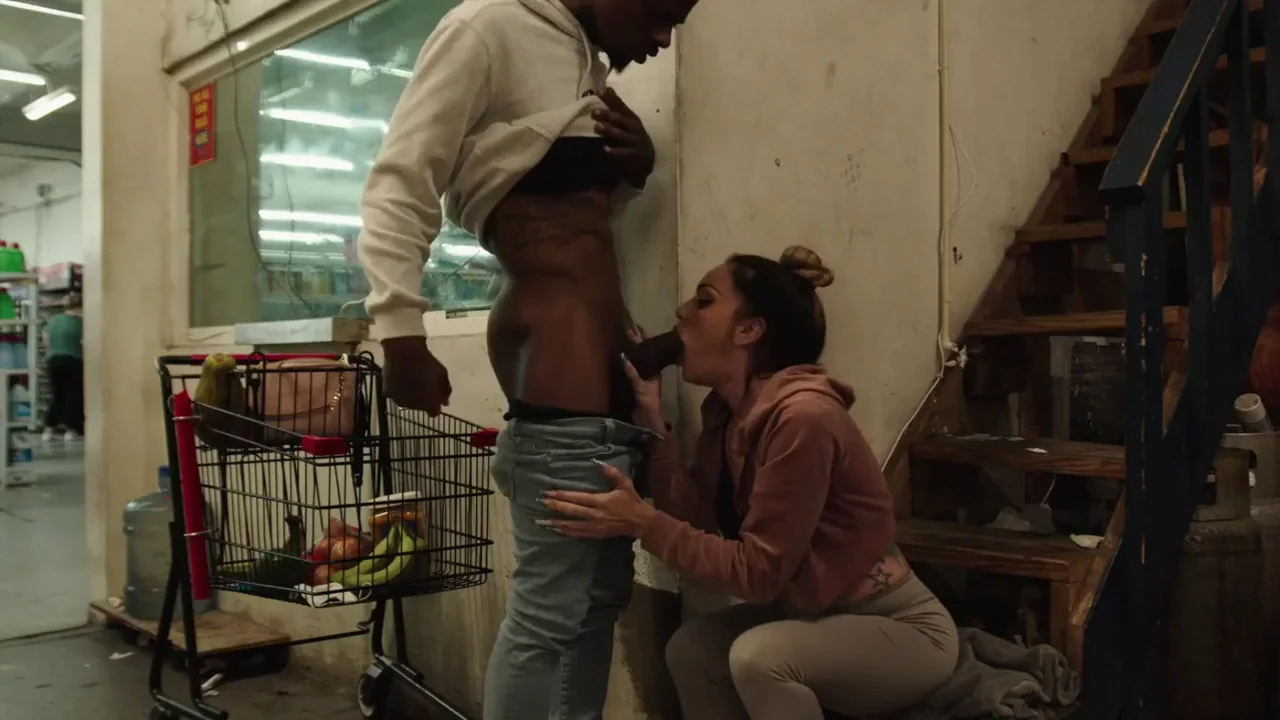 Sneaky Blowjob at The Grocery Store