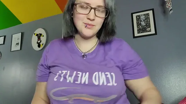 ? Cute, goth, horny, what's not to like? Get a [gfe] tailored just for you! ?