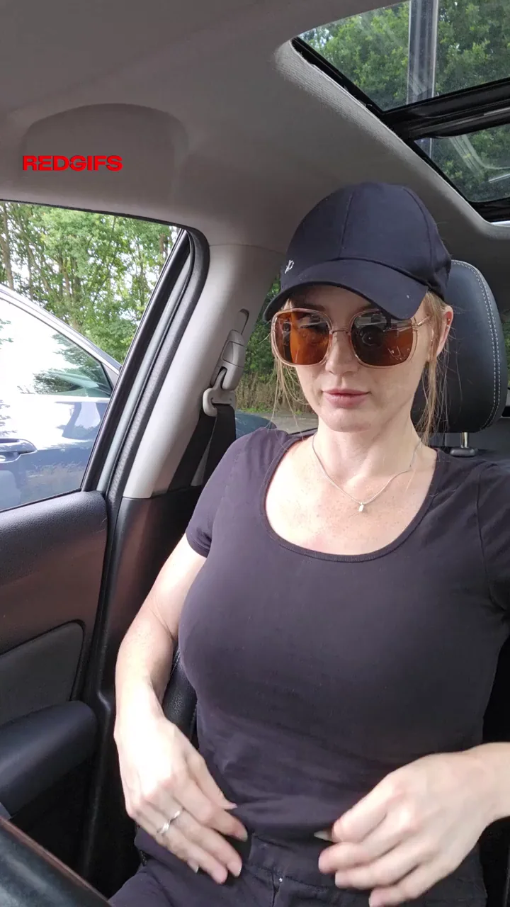 Freebie Tits for Strangers in the Car 😈💦