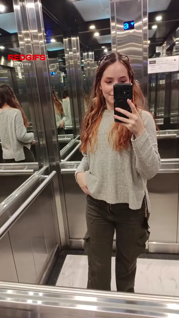 Slutty Teen Flashes Tits in Elevator Risk 😈📹