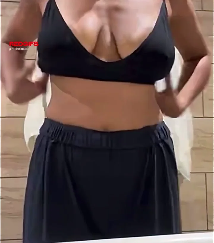 Ebony Babe's Massive Tits Begging for a Suck 😍🍈🍈