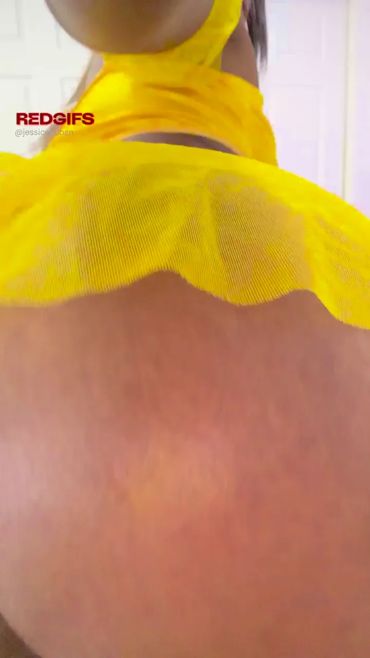Gym Bunny's Massive Tits & Juicy Ass in Yellow Slutwear Tease