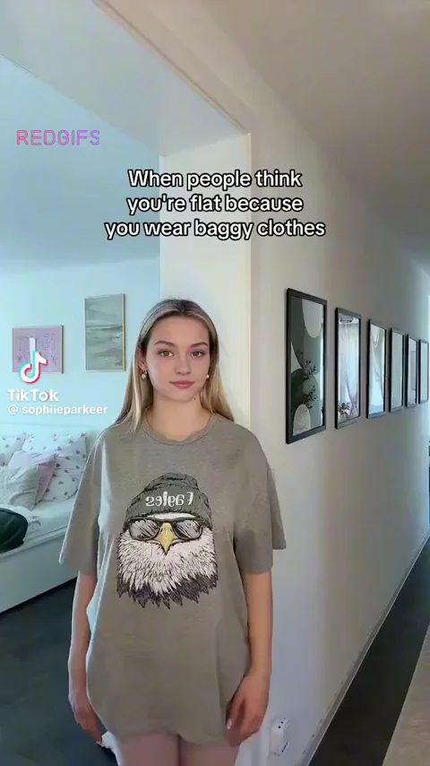 Sophiieparkeer's TikTok Tits Tease: Oversized Tee Bouncing Bombshells