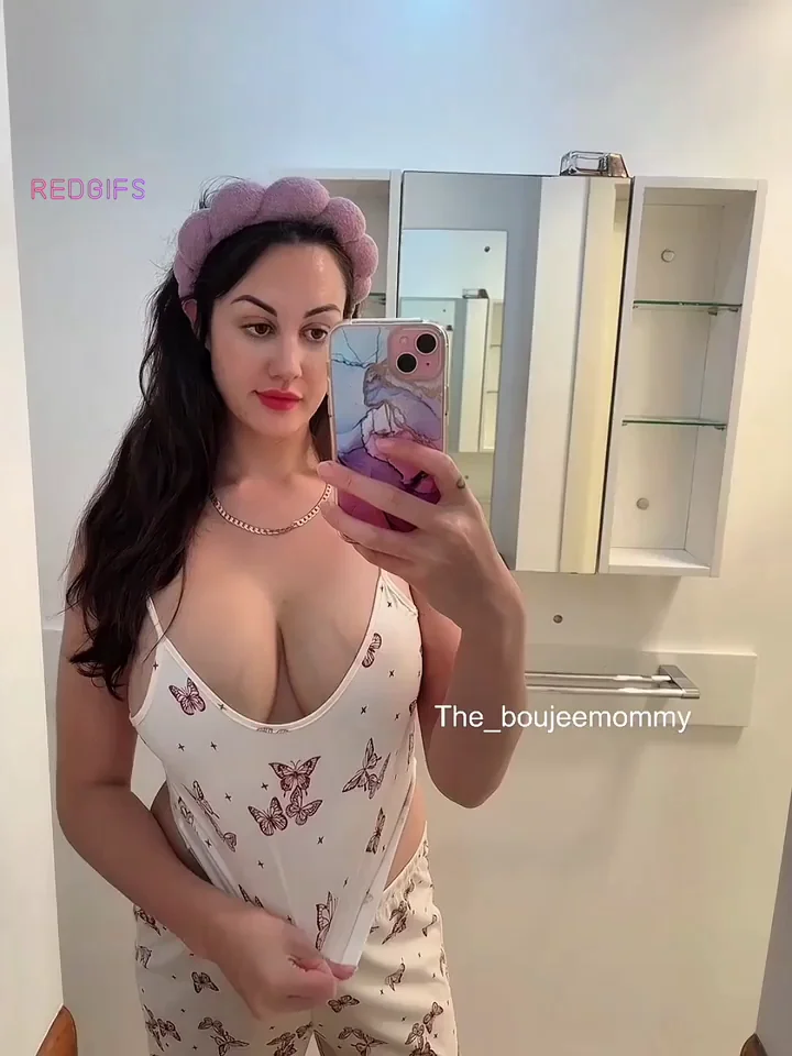 There's nothing more beautiful than seeing breasts