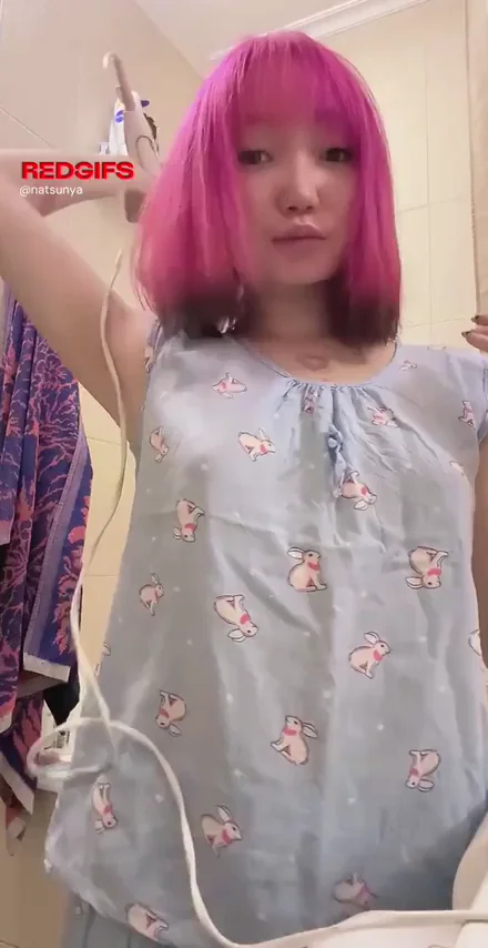 Asian beauty dripping after the shower