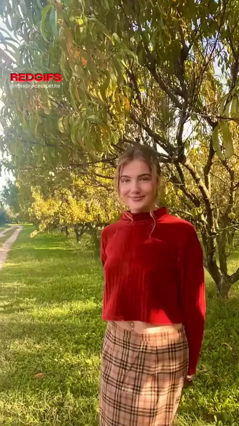 it’s fall season! went to the pumpkin patch, my man dared me to give a titty and booty flash while walking up the path (f) make sure to flash your partner while you enjoy some fall festivities! :)
