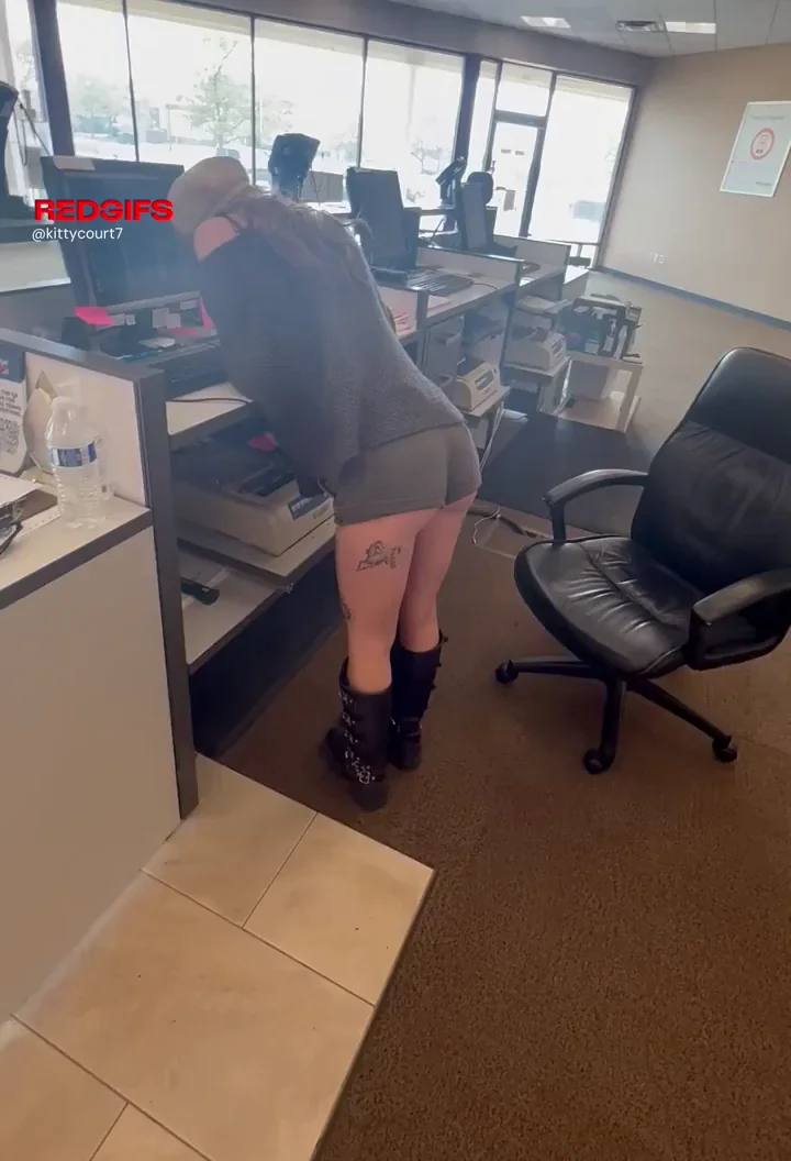 Petite Redhead's Naughty Work Dare Exposure 💋🍑