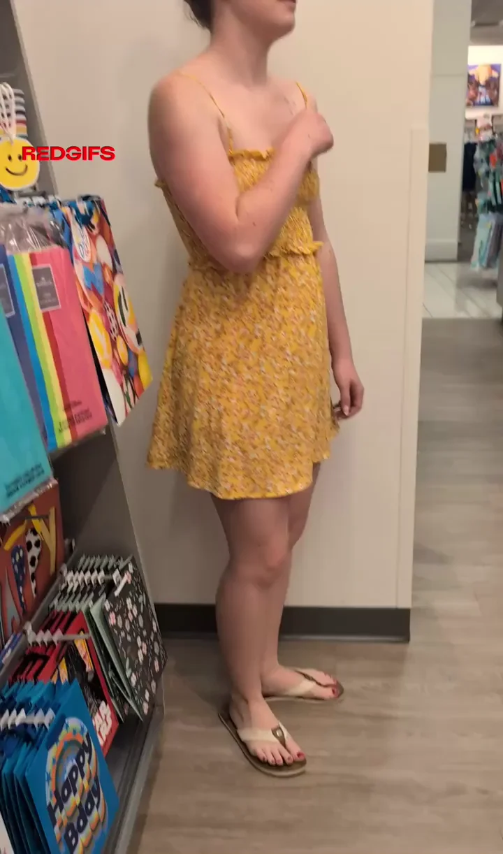 Dared by my husband to (f)lash in the store. Almost got caught by a lady coming around the corner 🤭