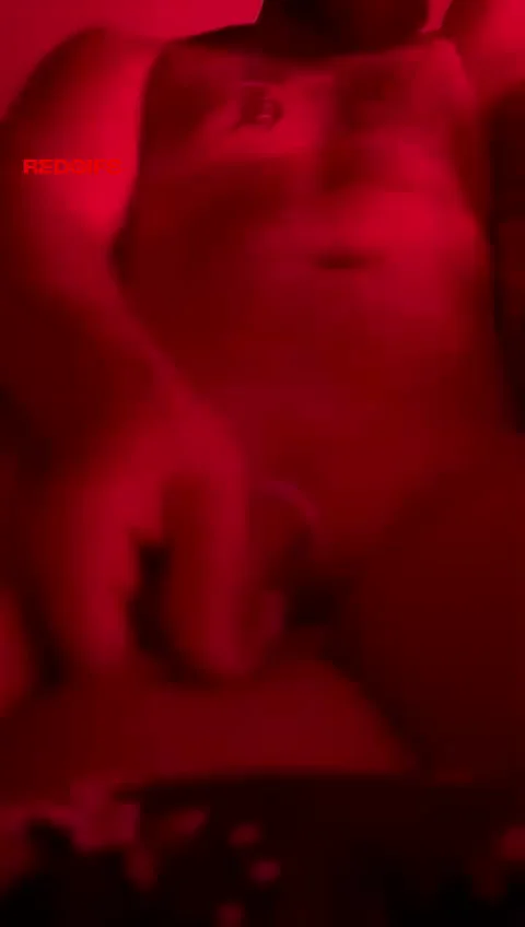 Hubby teasing my with his thick cock 🤤